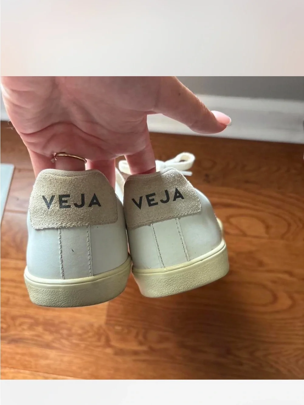 Vejas Women's Cream Low-Top Leather Sneakers